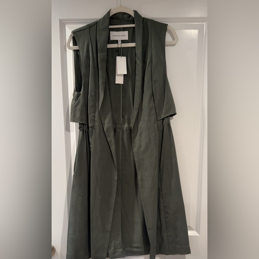 Cupcakes & Cashmere Green Sleeveless Vest